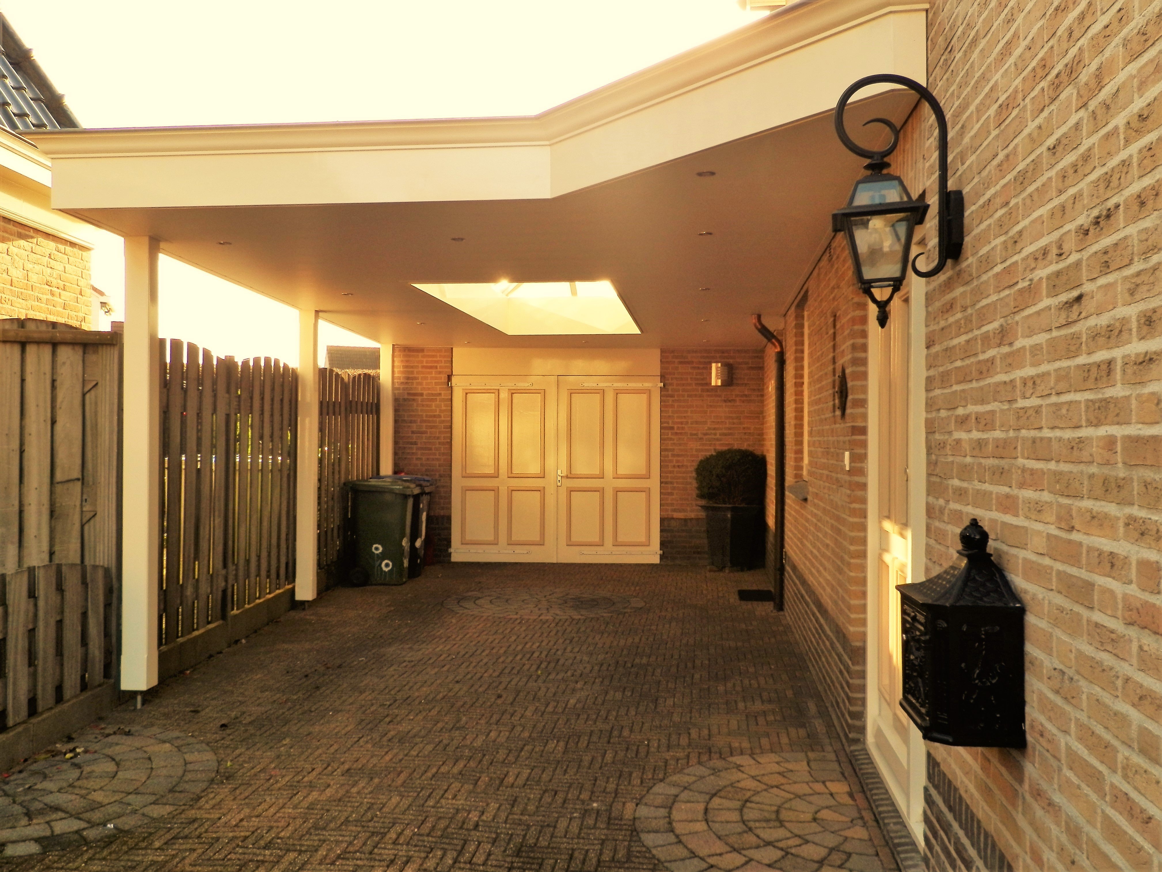 Carport met lichtstraat