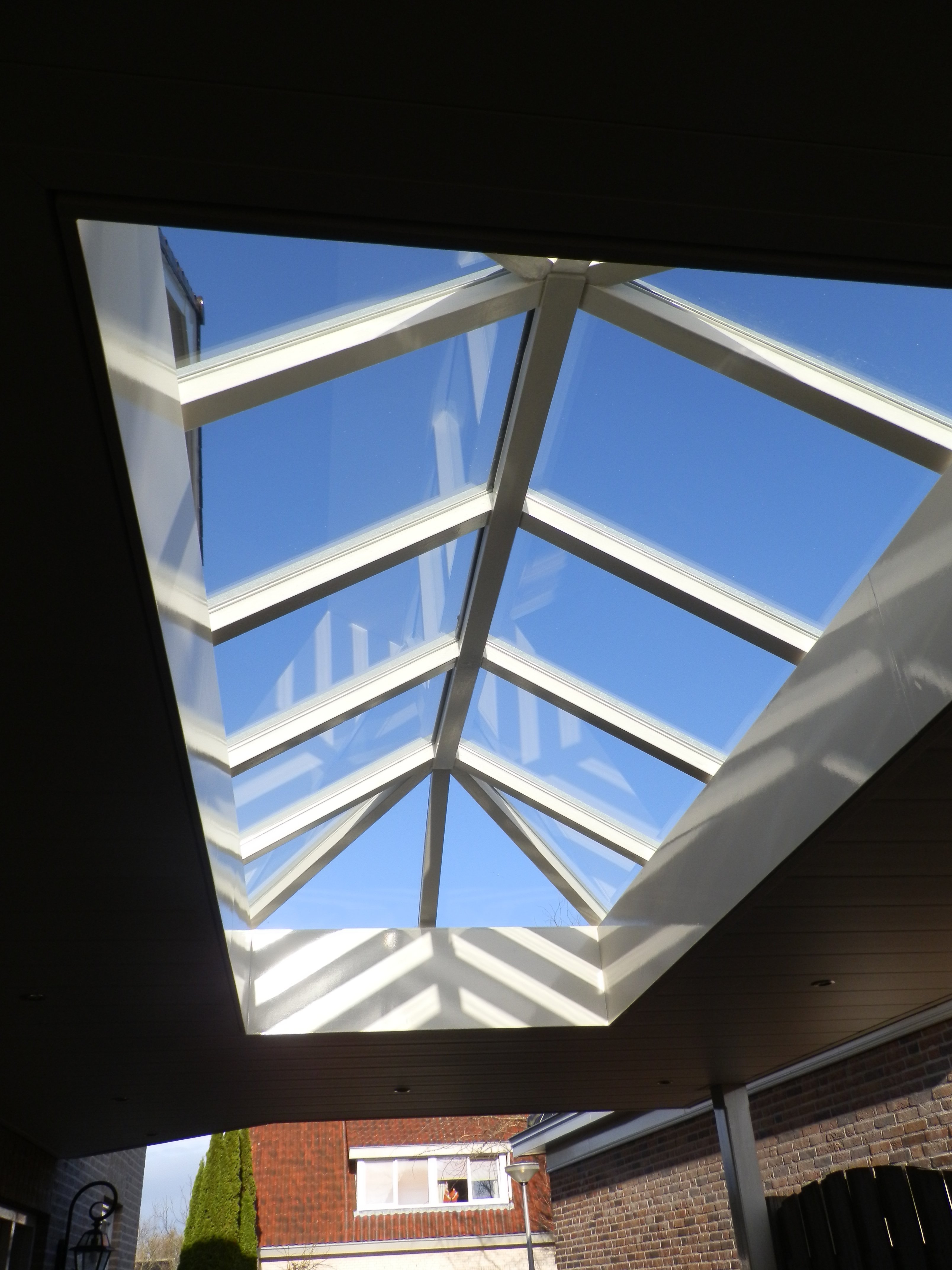 Carport met lichtstraat